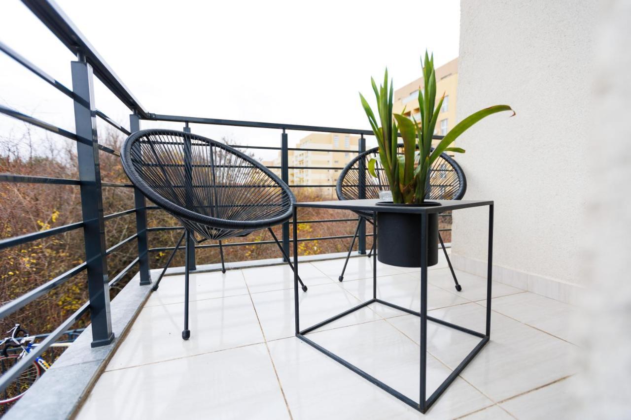 Touchdown Apartment Near Bucharest Airport Otopeni Exterior foto